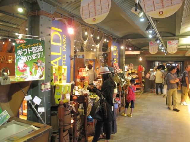 横浜赤レンガ倉庫 内観