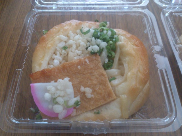 FREDS CAFE × 阪急そばのうどんパン