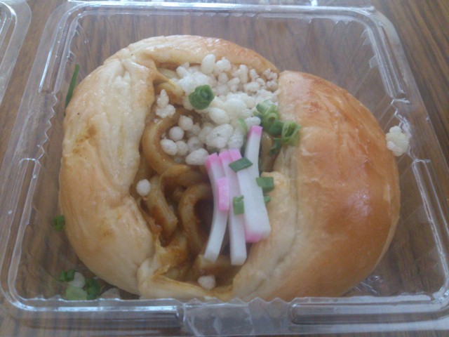 FREDS CAFE × 阪急そばのうどんパン