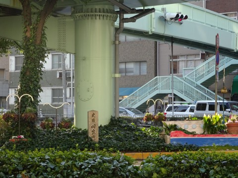 加納町三丁目交差点