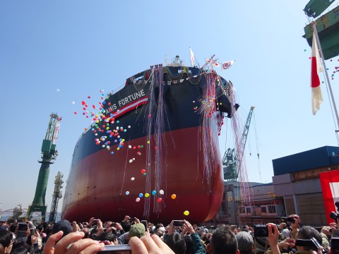 ばら積運搬船 進水式 ＠ 川重神戸造船工場