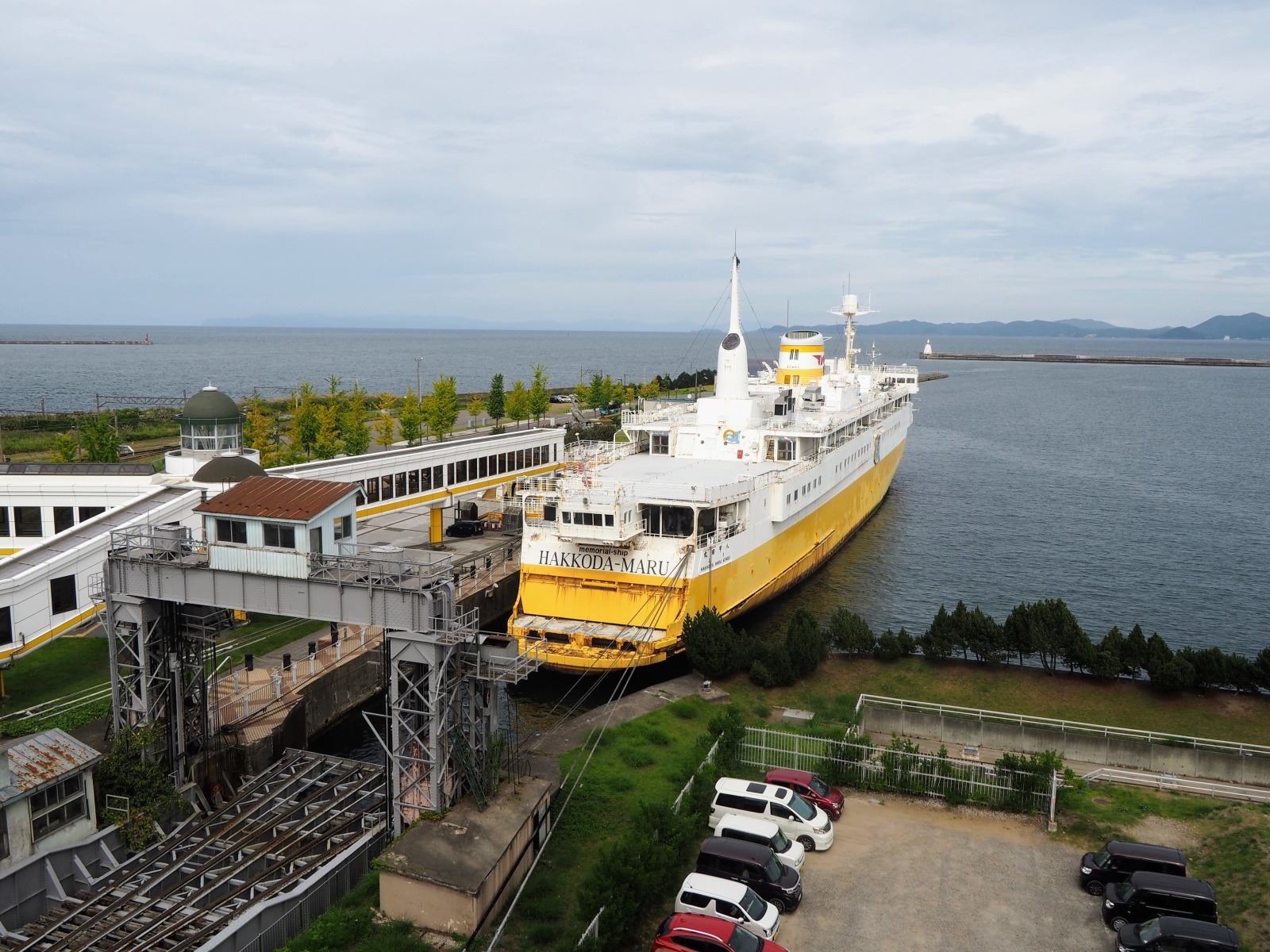 三内丸山遺跡 – 青函連絡船八甲田丸