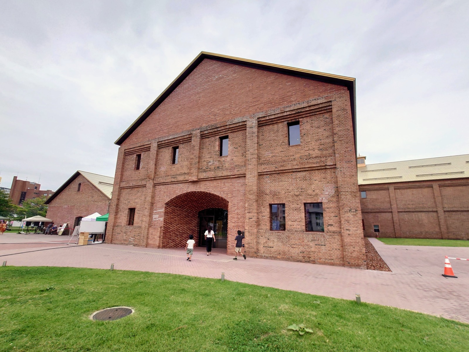 弘前れんが倉庫美術館から弘前城